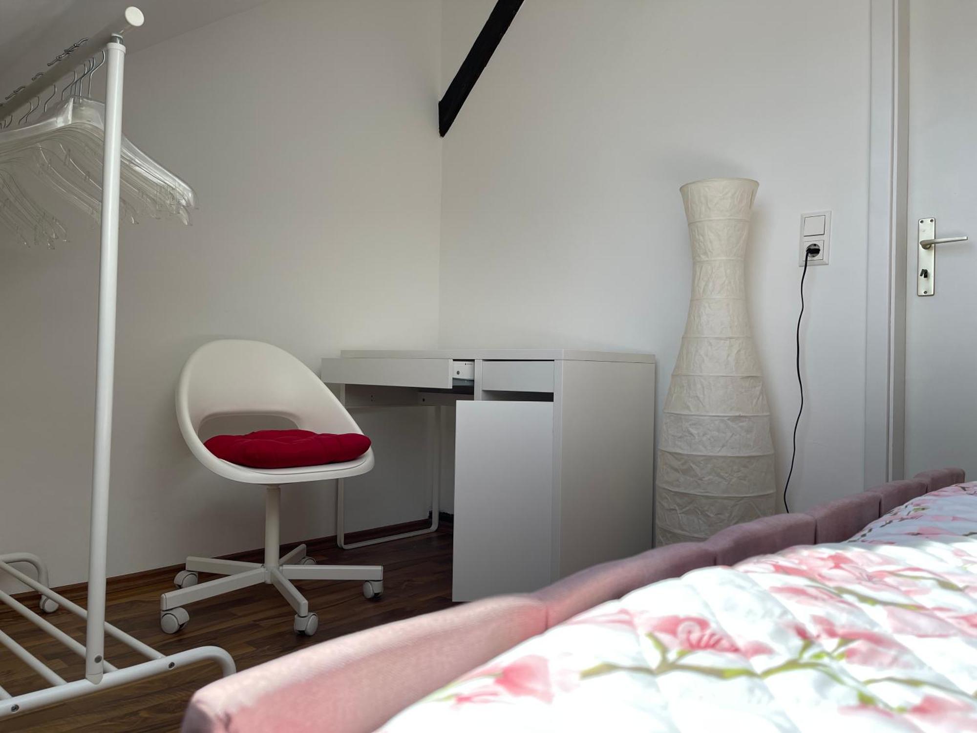 Geraeumige 3-Zimmer-Ferienwohnung Im Herzen Von Кассель Экстерьер фото