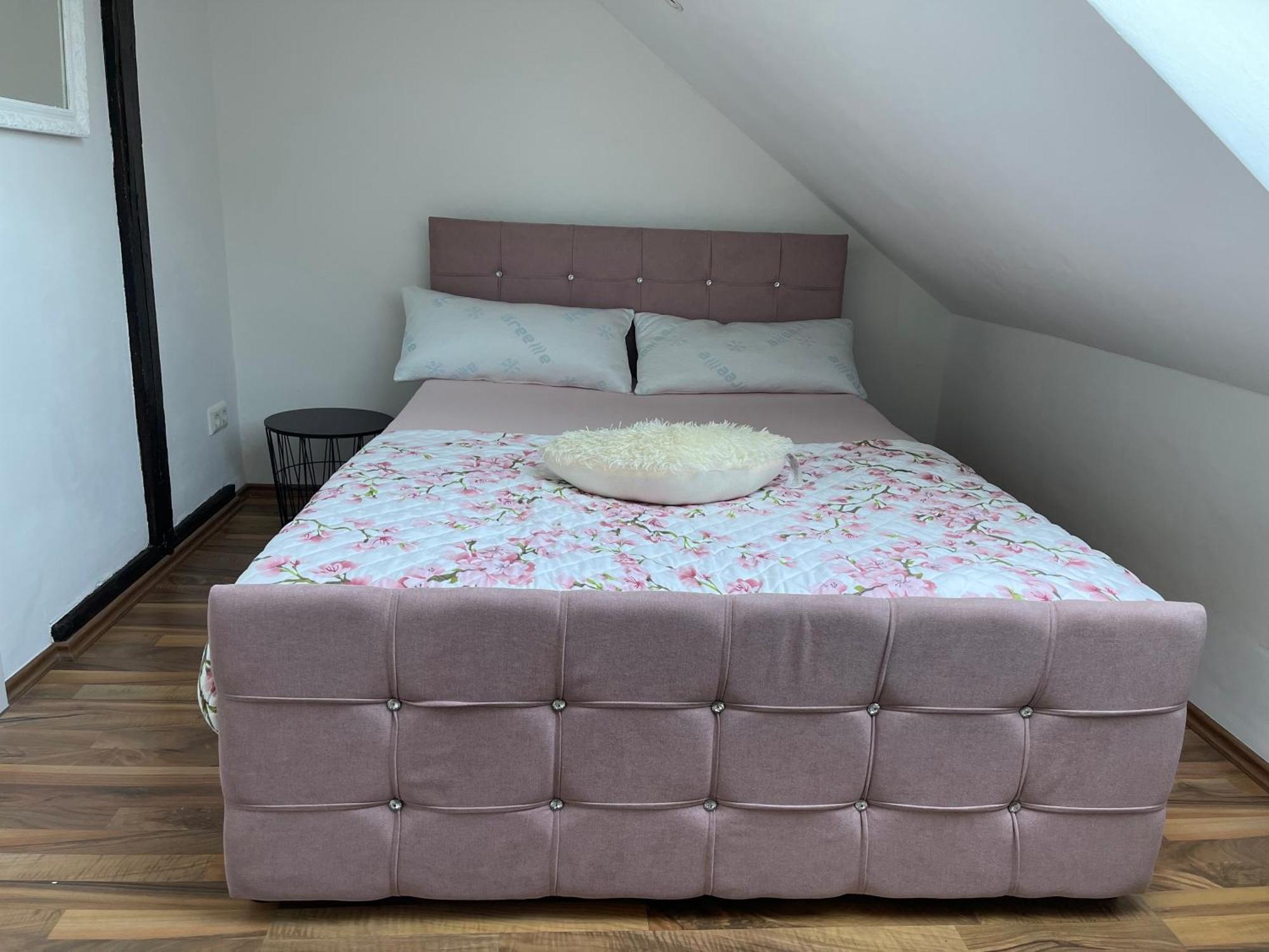 Geraeumige 3-Zimmer-Ferienwohnung Im Herzen Von Кассель Экстерьер фото