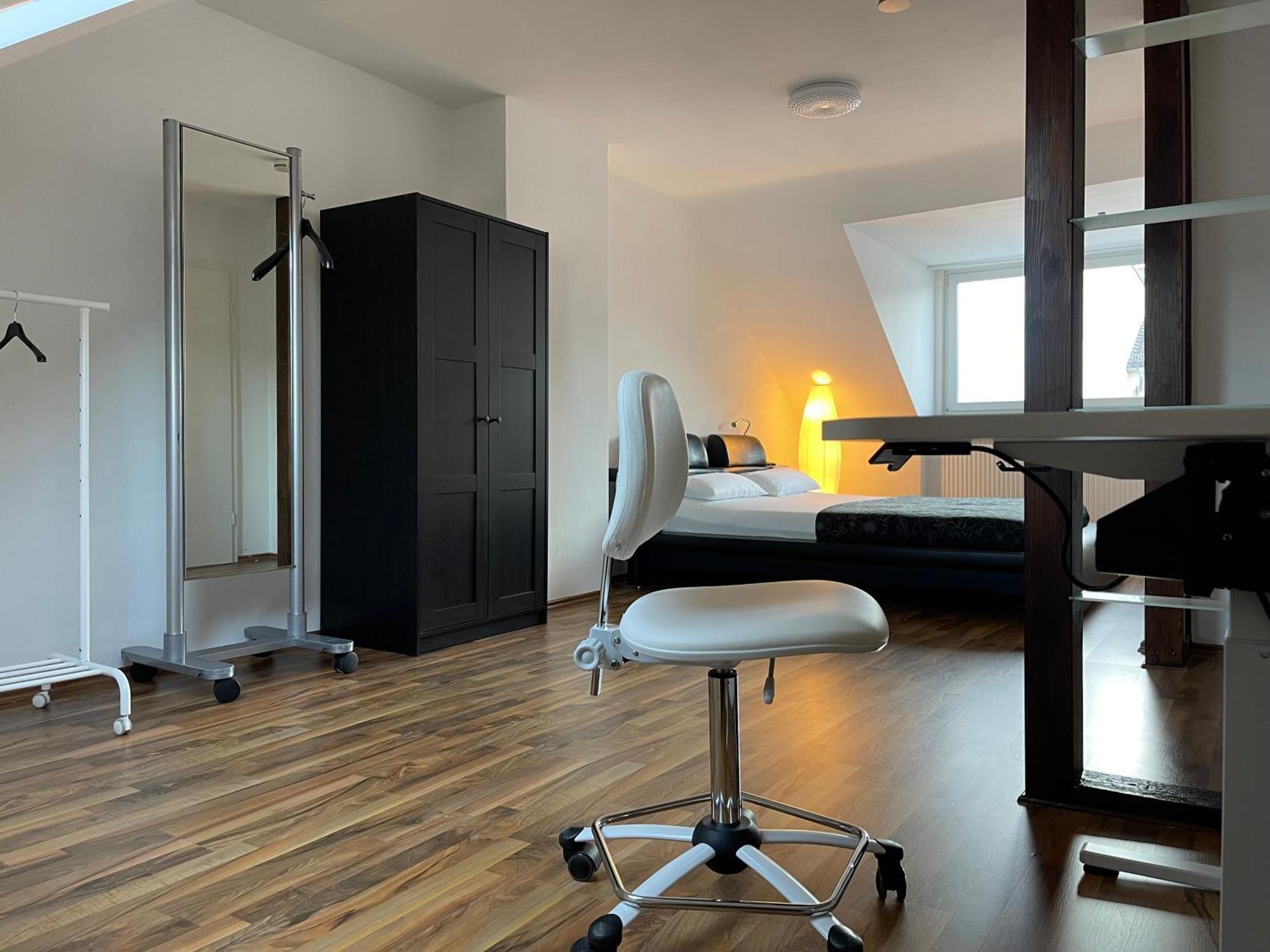 Geraeumige 3-Zimmer-Ferienwohnung Im Herzen Von Кассель Экстерьер фото