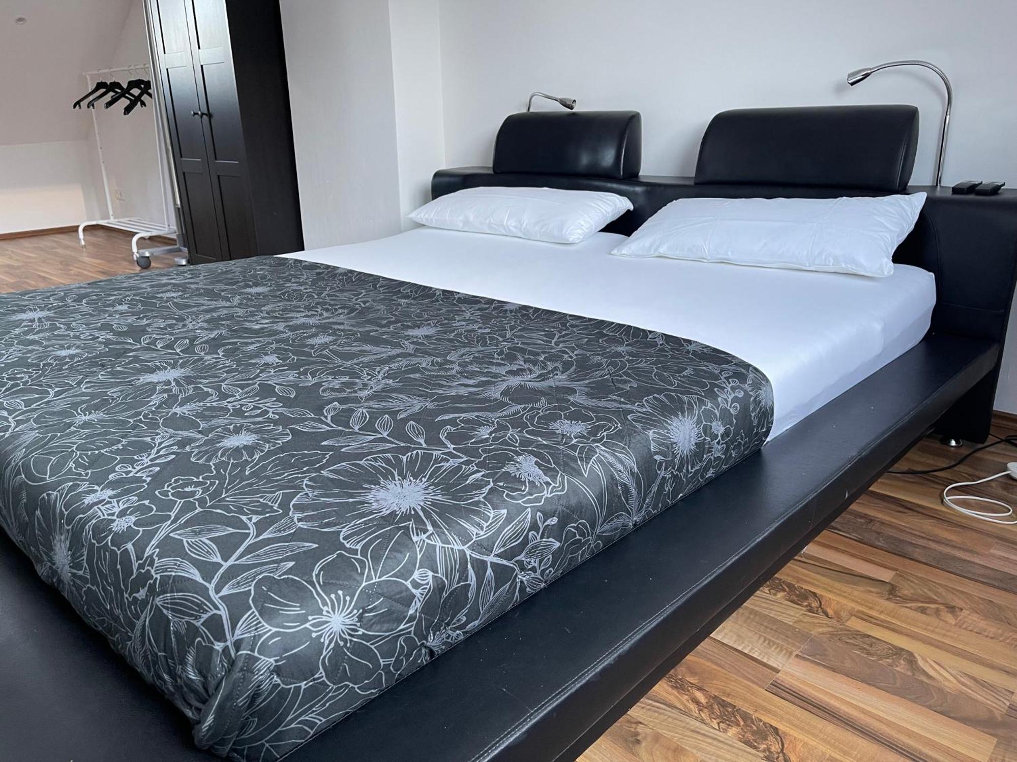 Geraeumige 3-Zimmer-Ferienwohnung Im Herzen Von Кассель Экстерьер фото