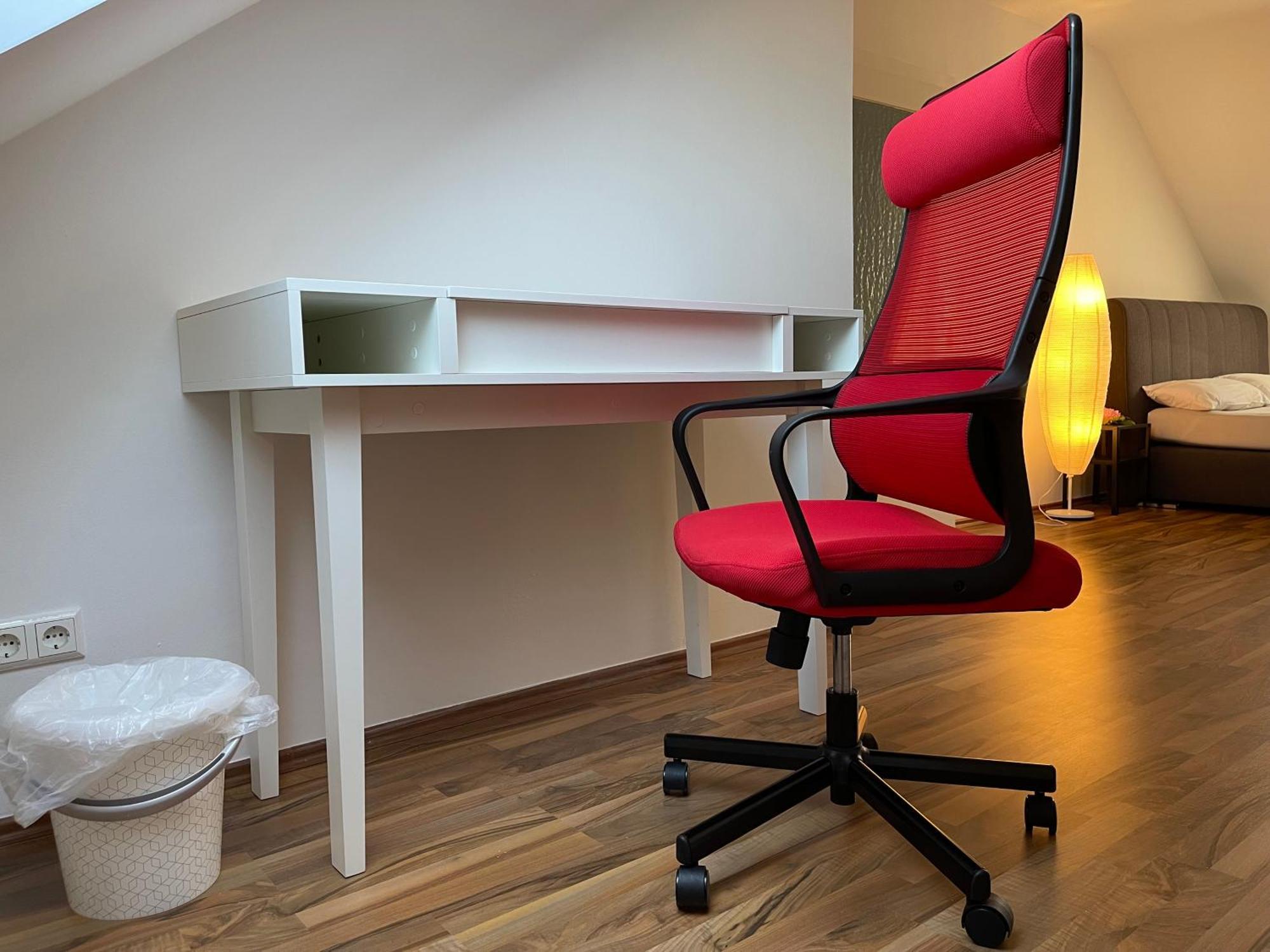 Geraeumige 3-Zimmer-Ferienwohnung Im Herzen Von Кассель Экстерьер фото