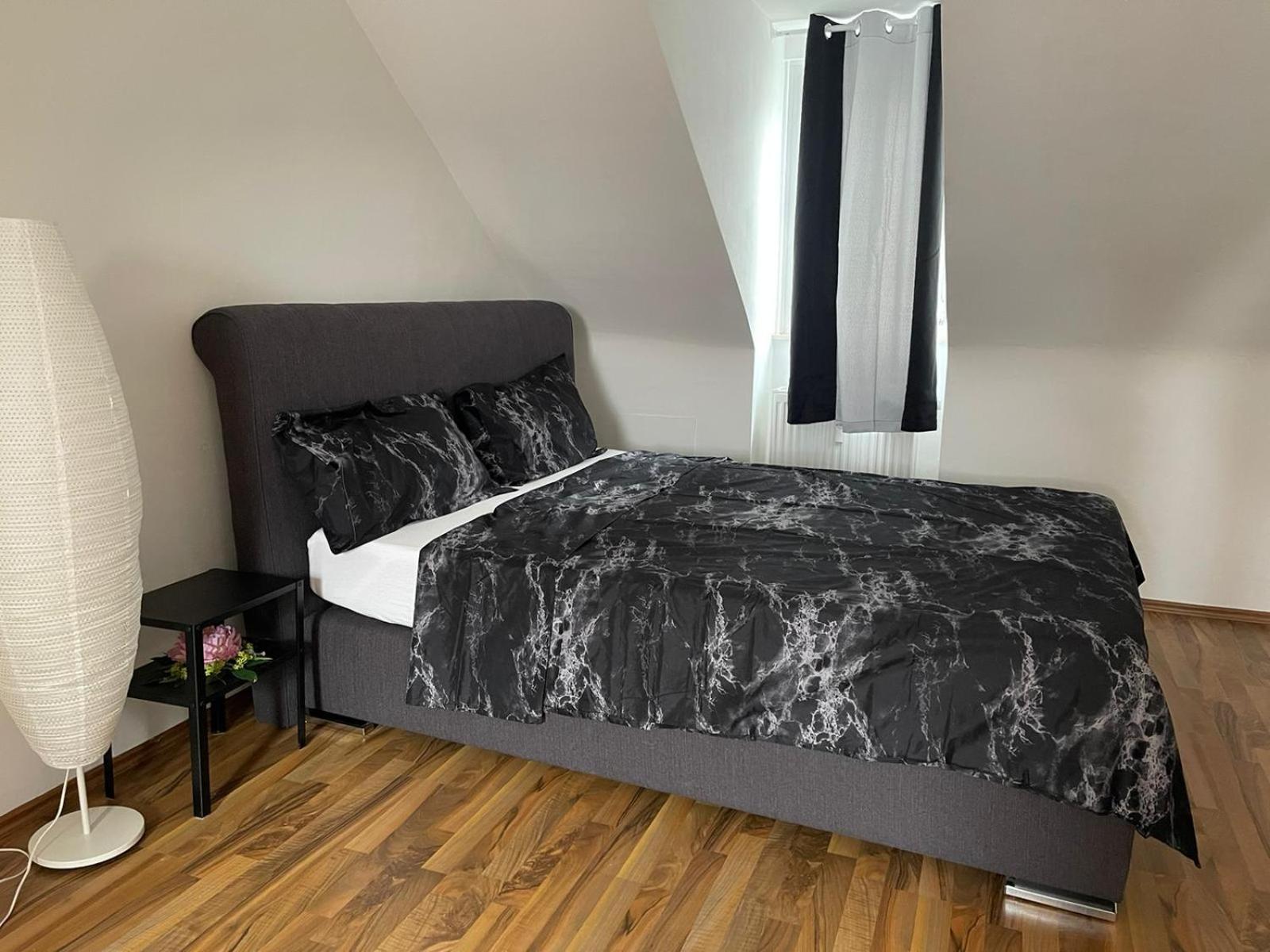 Geraeumige 3-Zimmer-Ferienwohnung Im Herzen Von Кассель Экстерьер фото