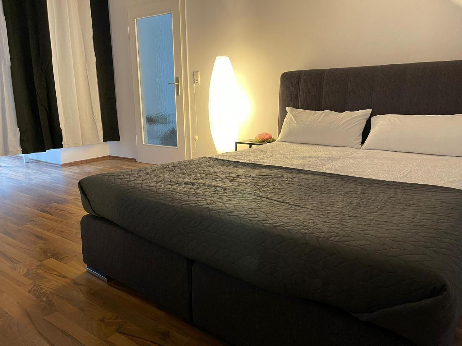Geraeumige 3-Zimmer-Ferienwohnung Im Herzen Von Кассель Экстерьер фото