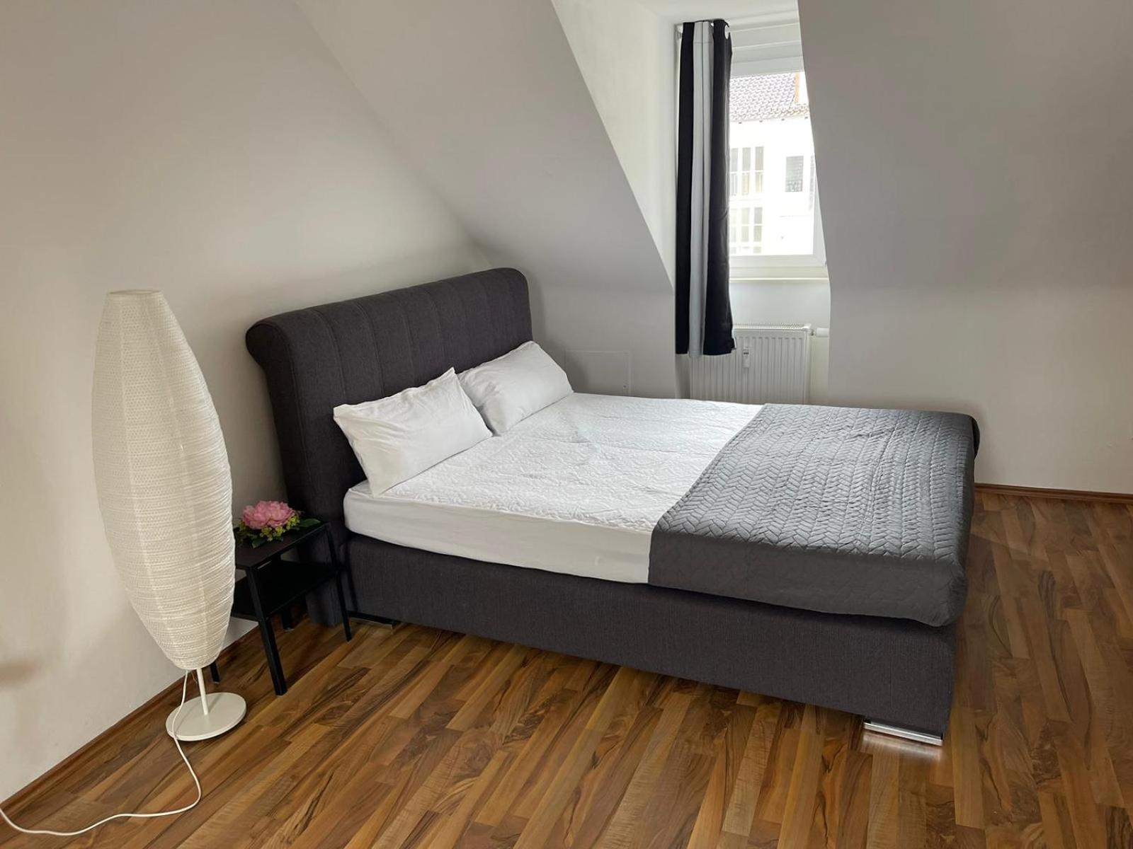 Geraeumige 3-Zimmer-Ferienwohnung Im Herzen Von Кассель Экстерьер фото