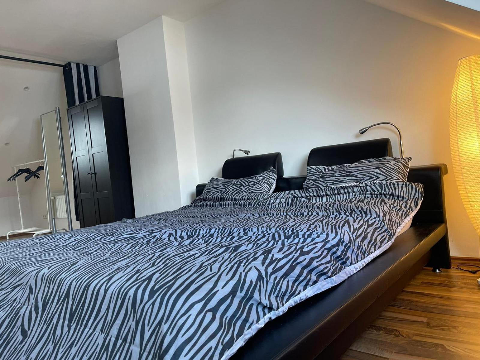 Geraeumige 3-Zimmer-Ferienwohnung Im Herzen Von Кассель Экстерьер фото